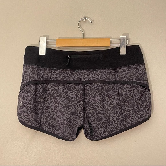Lululemon Athletica Black & Gray Athletic Speed Shorts 2½” – Size 6 GUC - Picture 8 of 14